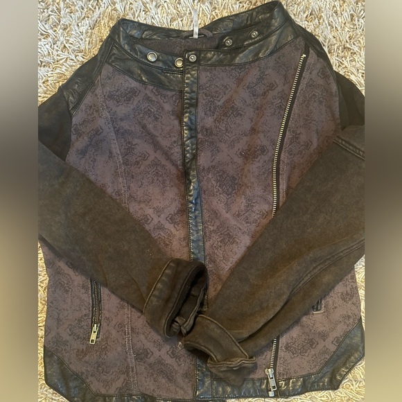 Free People Cotton/Vegan leather trim jacket. - Picture 3 of 3